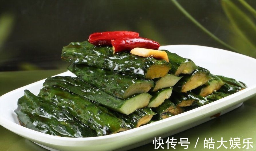 腌黄瓜,不要直接加盐腌,多做1步,黄瓜爽脆又入味,当天就能吃