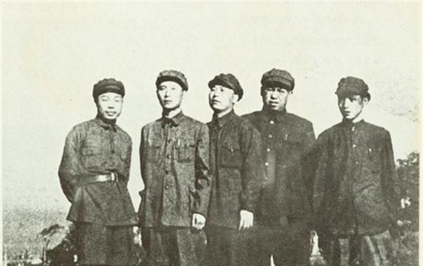 概括|他从纵队司令员变成师长,解放后用62个字能概括他一生,他是谁