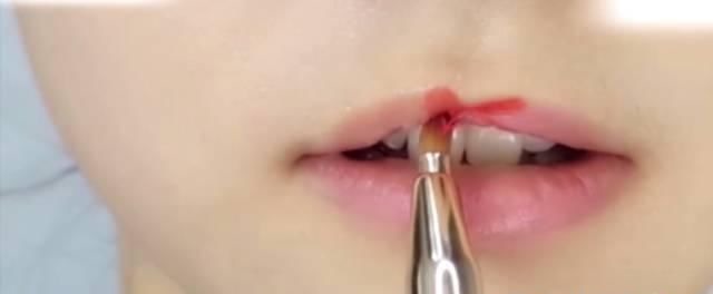 哑光唇 口红太贵?姑娘只用了1支口红 画出了8种唇色!