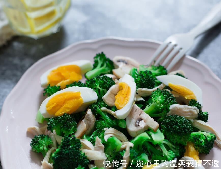 7岁男童积食不长个，提醒各位家长3类“毒晚餐”别再喂孩子