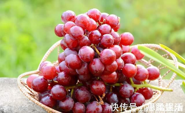 中老年|天热后,中老年人不管有钱没钱,选择这4种水果,营养健康身体好