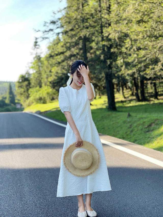 锁骨|今年风头不减的泡泡袖如何穿？学会这几个搭配技巧，怎么穿都好看