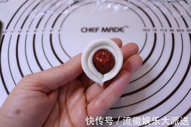 蒸馒头时,千万要记住这个小技巧,蒸出来的馒头蓬松软嫩喷香美味