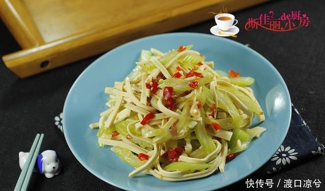 芹菜和它天生一對(duì),隔天吃一次排黑宿便口臭沒了,體重重回2位數(shù)