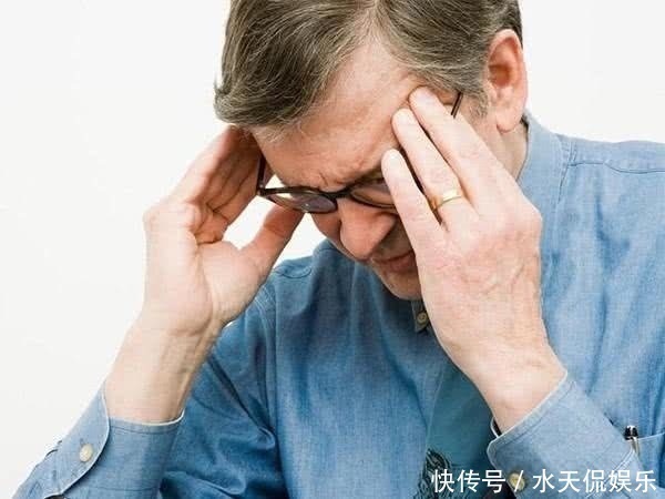 中老年人|血液粘稠的人,脸部有3个征兆,若没有,说明血管不是太堵