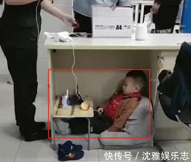 小学生|小学生帮妈妈写请假条火了,单位领导看完泪目奖励千元休假5天