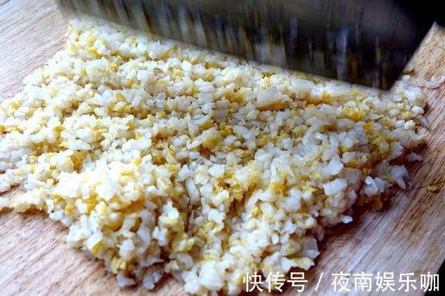 食用油|做酸菜馅饺子,牢记2个技巧,饺子鲜美多汁,香喷喷的超好吃