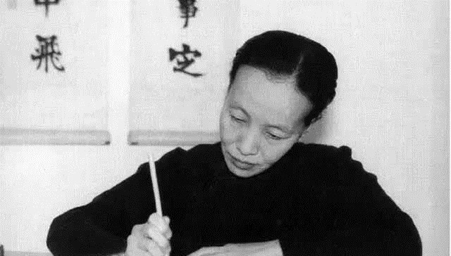 林徽因$被张爱玲讽刺,被林徽因怼,被鲁迅瞧不起,为何她们都看不惯冰心