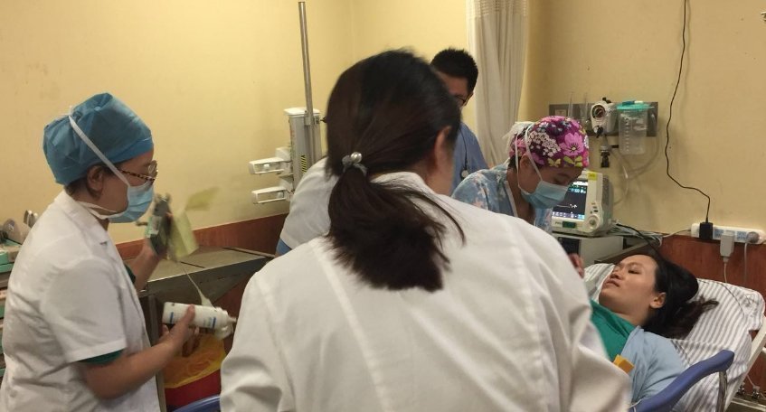 老公|6个月的孕妈晚上胎动频繁,赶紧叫醒老公去医院,医生的话让她不好意思