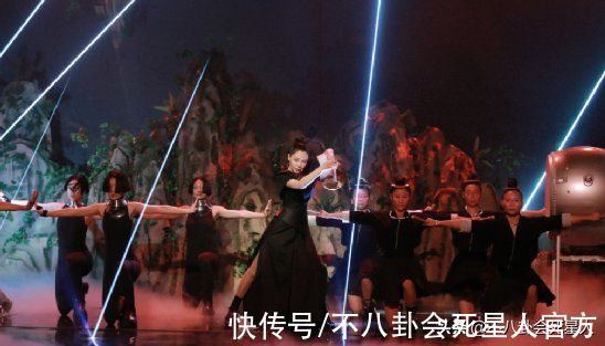 《你好星期六》开播,节目乱七八糟、像个大杂烩,何炅完全带不动