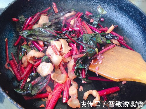 2分钟教你,红色蔬菜最好吃的做法,开胃又下饭,家人特别喜欢吃