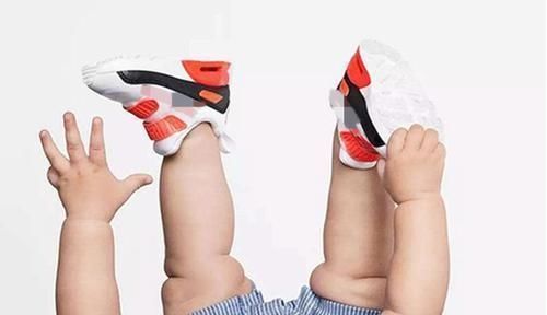 豆豆|4岁娃双脚变形,因妈妈长时间给他穿这种鞋子,可别不当回事