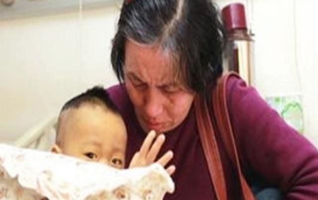 宝宝|奶奶又来“假装带娃”了,宝宝语出伤人,奶奶脸红低头,宝妈沉默