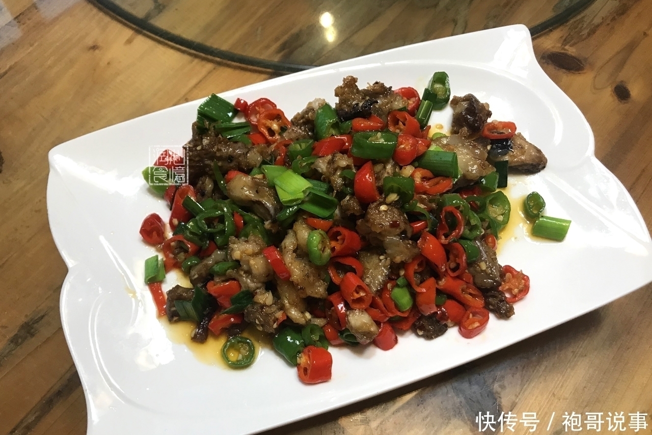 姐夫请客吃饭,9个人吃12道菜,花了628元,菜上了一半就不想吃了