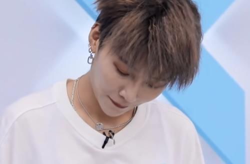 节目 刘雨昕因在节目中哄虞书欣登热搜知名作家你俩是闲出屁来了吗