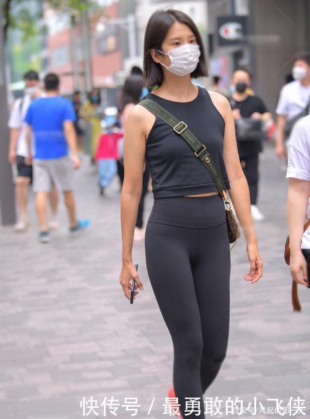 万能|“打底裤”被称为“万能裤”,下腹穿过“小蛮腰”