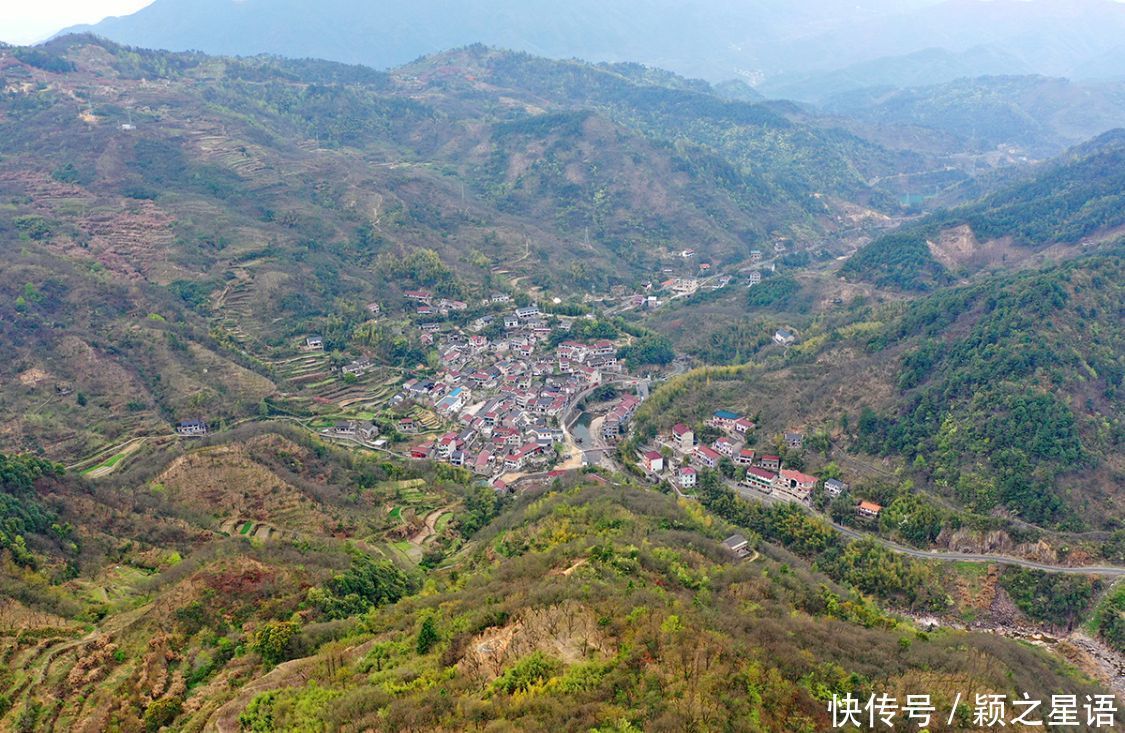 高山村落，樱花盛开，天空之境，天上人间