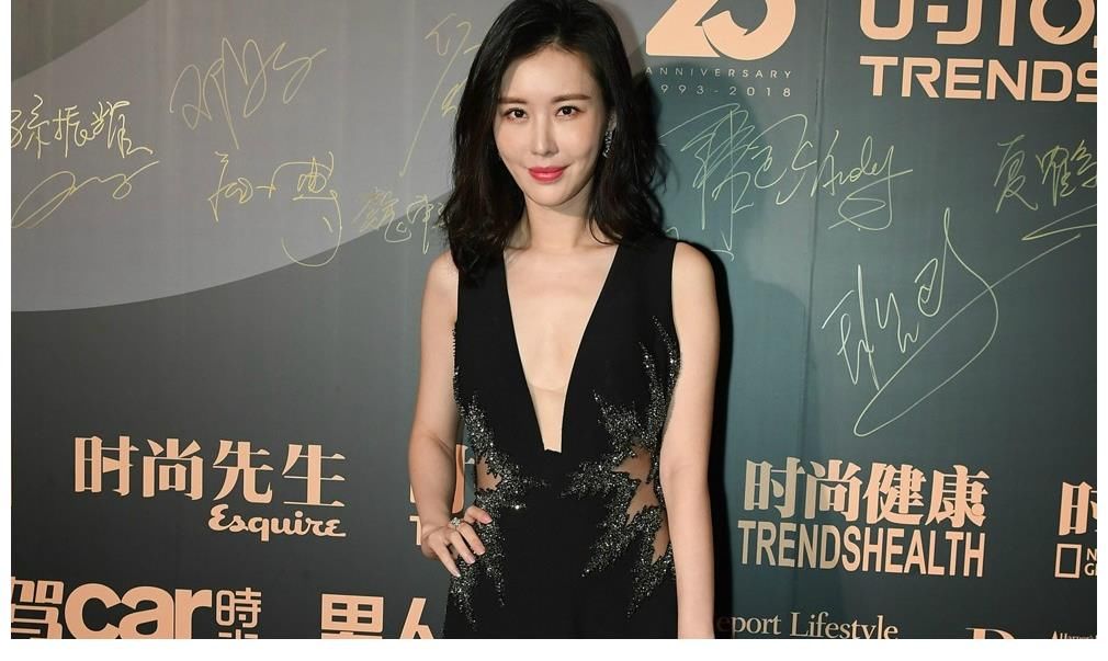 田樸珺創(chuàng)辦貴族學(xué)院，99萬學(xué)費惹爭議！老公王石公開支持她