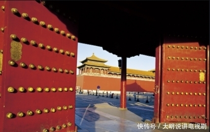 古人建房讲究装门槛,可故宫里不少殿宇偏没有,这其中有何原因?