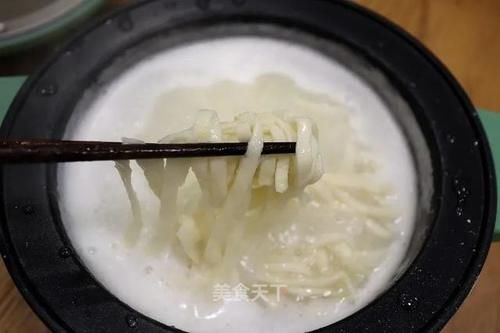 红烧牛肉面：面条筋道，汤香肉嫩，自己在家做超实惠