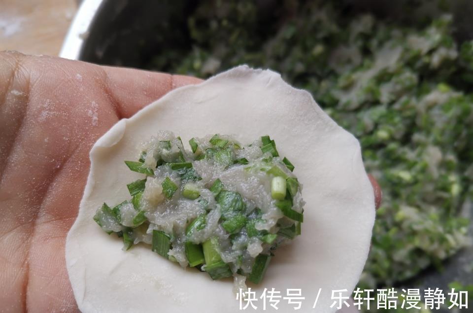 十一假期吃饺子还得这个馅，猪肉牛肉靠边站，用这肉包可太鲜了