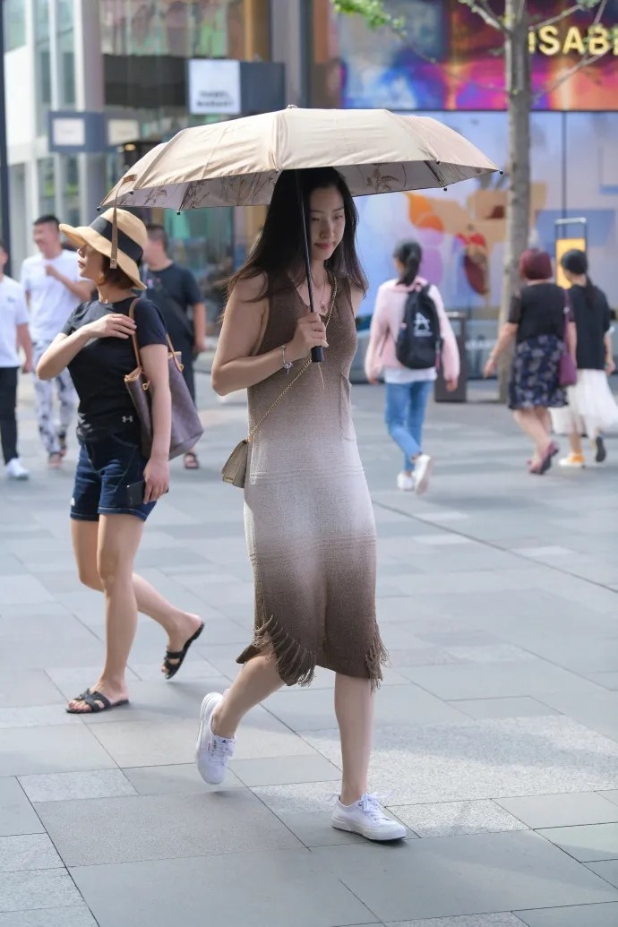 简约|简约活泼又少女的搭配方法，舒适随性还很优雅，彰显时尚风采