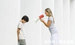 训斥|孩子把钱弄丢了,两位妈妈的教育方式,会影响孩子长大后的格局