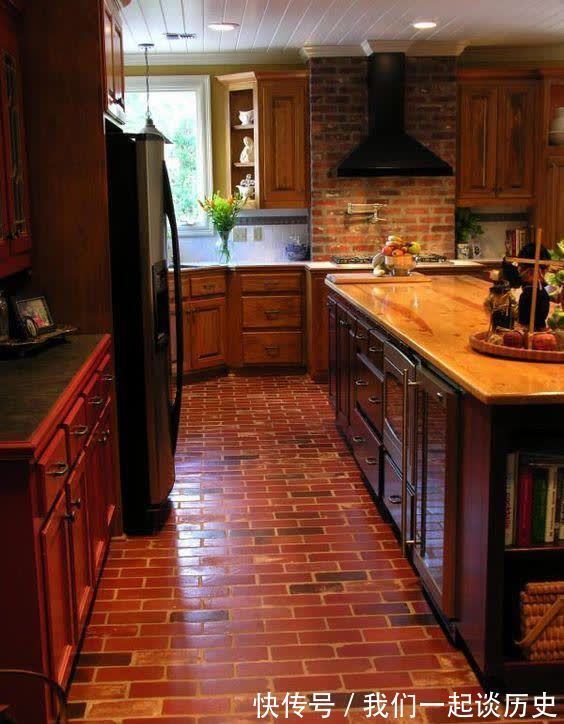 地砖|邻居坚持用红砖铺地，省下一半装修费，看完效果大家争相模仿！