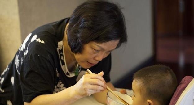 消化不良|65婆婆让5岁男童坚持喝“苹果山楂水”，消除积食，现在怎么样？