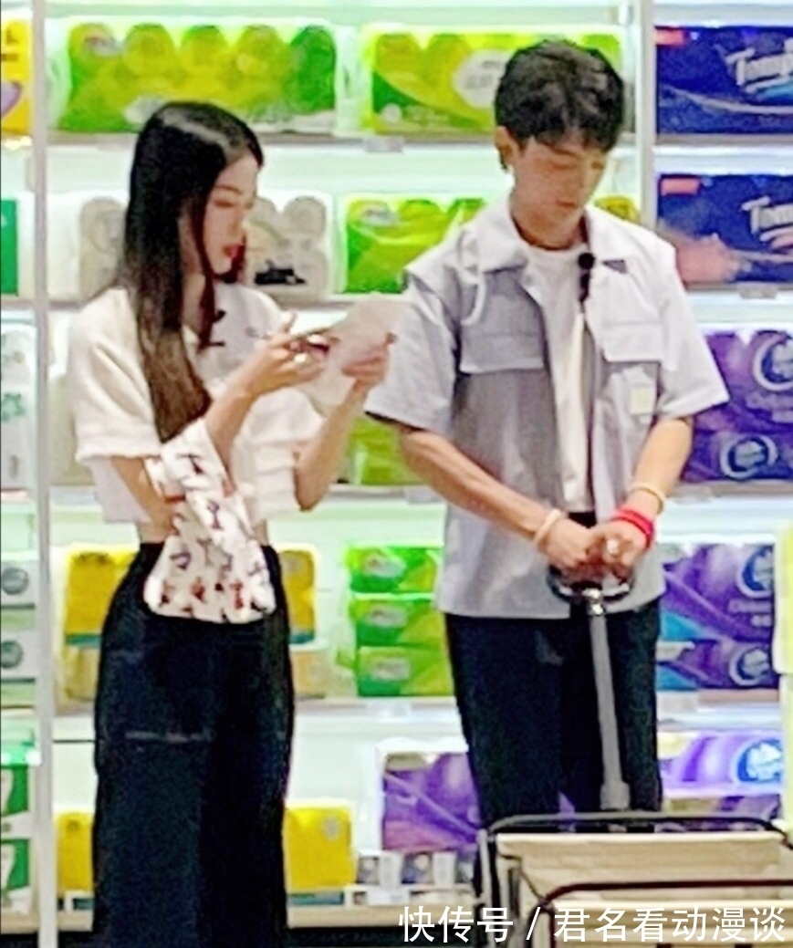 周也|《中餐厅5》路透,周也丁真超市购物,俩人同框画风让网友哭笑不得