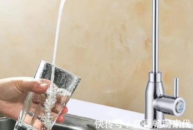 身体|白开水是廉价“长寿药”,但2个时间最好少喝,医生也是一样