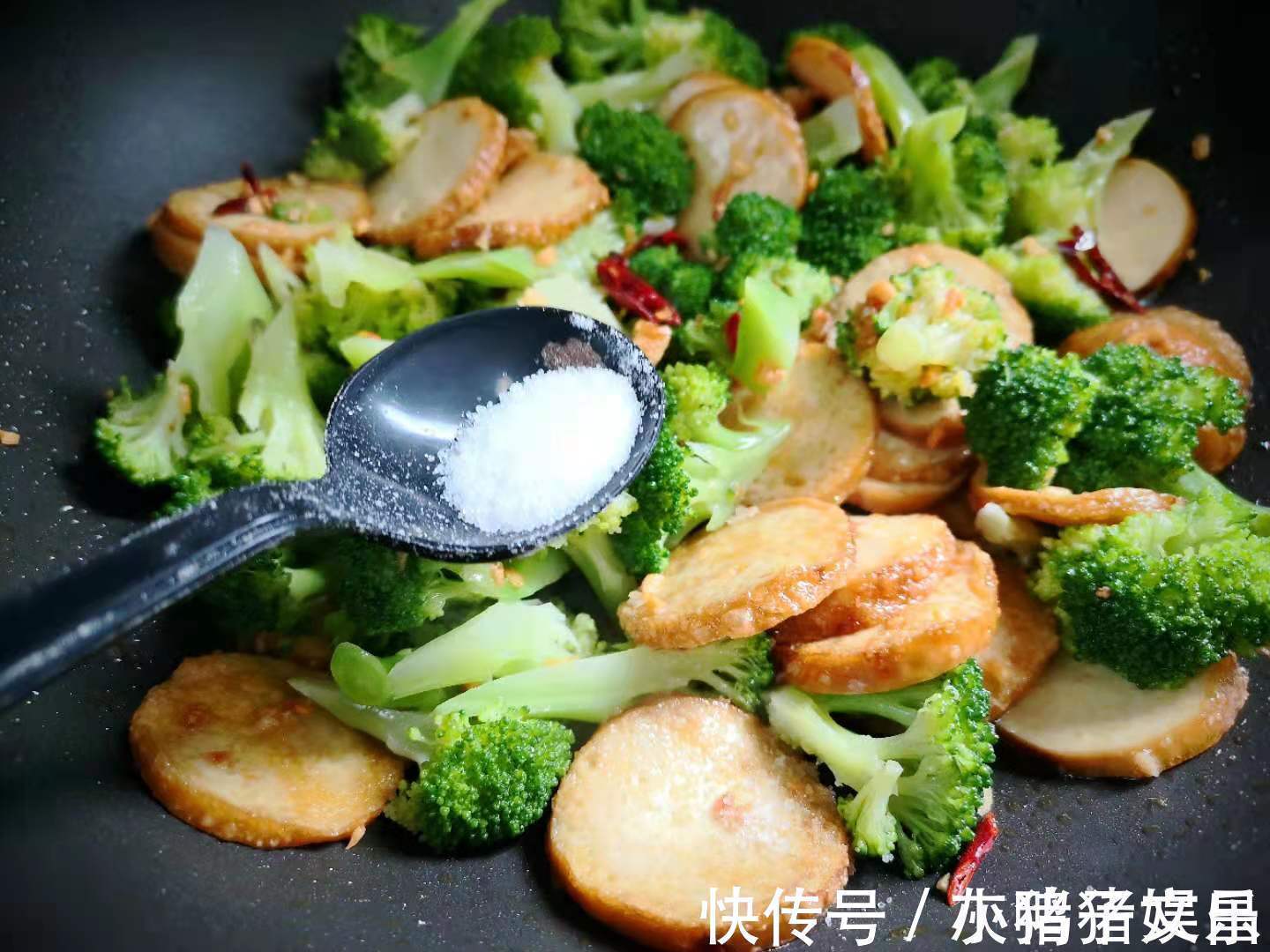 西兰花和它是绝配，10分钟上桌，便宜又营养，大人小孩都爱吃！