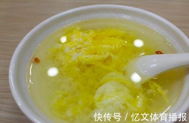 香油|长期吃“开水冲鸡蛋”滴香油,对身体有好处吗?医生揭晓真相