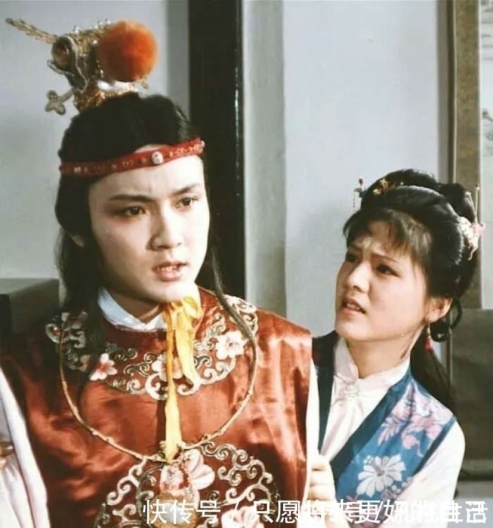 袭人为何!袭人为何总是防着林黛玉?甚至不惜告密王夫人,让宝玉搬出大观园