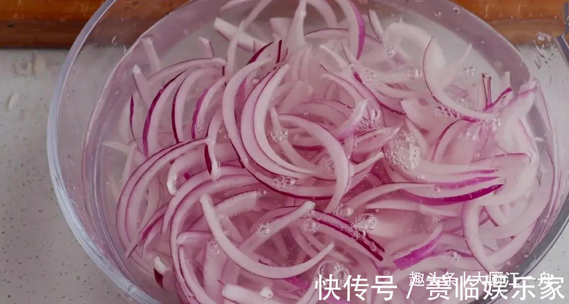 洋葱丝|怪不得饭店的凉拌洋葱那么好吃原来技巧全在这，学不会可惜了