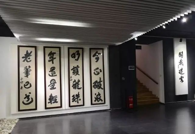 书法@贾平凹“憨憨”的书法,为何能卖4万一字?作家中写得最好