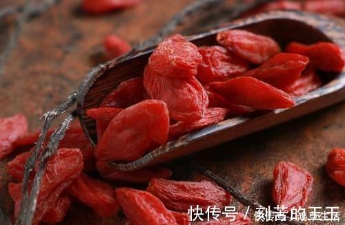 红枣鸡蛋|枸杞和'它'是绝配,若能连喝三天,肾补满了,肝也能更干净