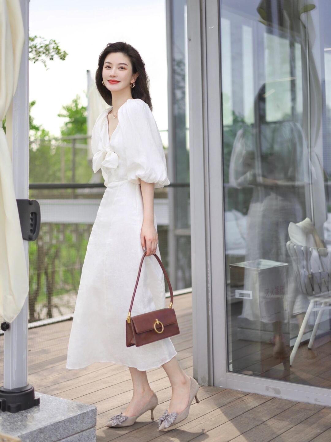 早秋|早秋这几条连衣裙一定不能错过,穿上成熟又有气质