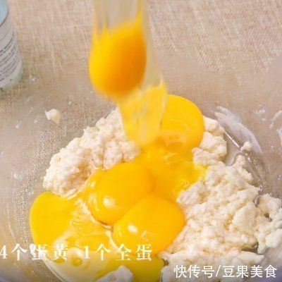 芝士蛋糕|真能Duang~的网红爆款古早蛋糕!口感弹嫩还有流心芝士?