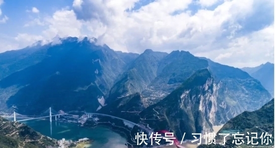 我国滔滔不绝的大江突然消失,当年长江