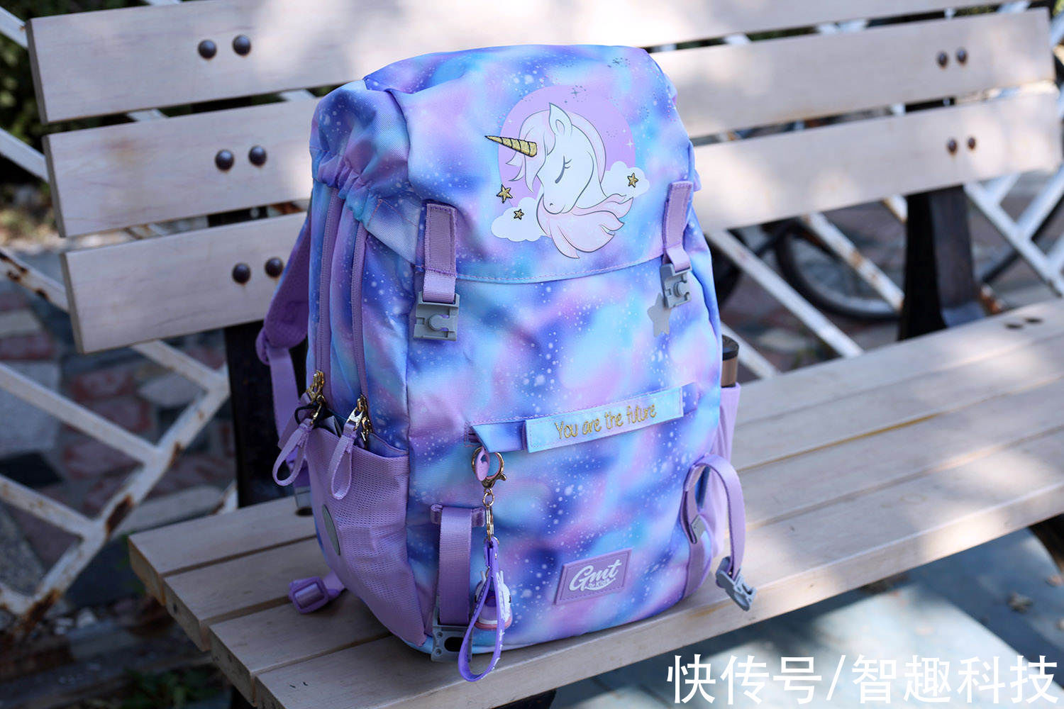 魔术贴 一千多的书包用着啥感受?居然能靠变形陪伴孩子成长