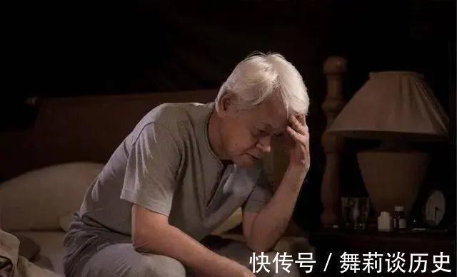 睡眠时间|中老年人几点起床最好？60岁以后，每天睡多长时间最合适？