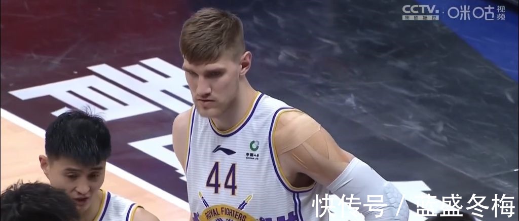 青岛男篮|张骋宇高效砍分,约翰逊砍下大两双,青岛男篮100-80大胜北控队!