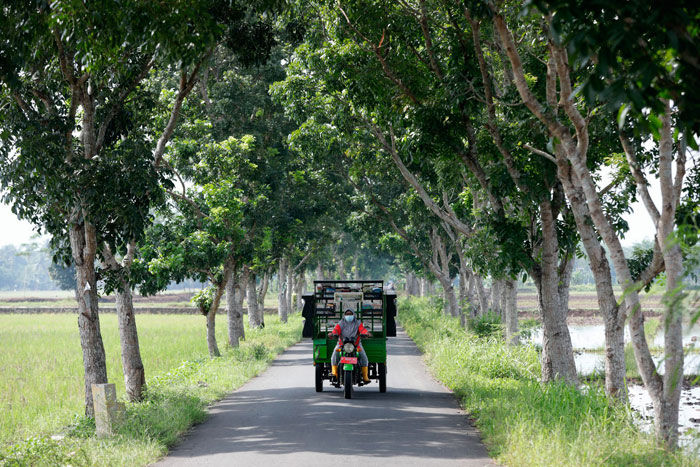 central$阅读环保两不误：印尼一图书馆推出“垃圾换书”服务 Your trash for our books: Indonesian library creates literacy from litter