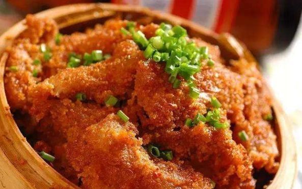 大家吃过粉蒸肉不一定吃过粉蒸肥肠，细嫩滑爽，软糯爽口，营养高