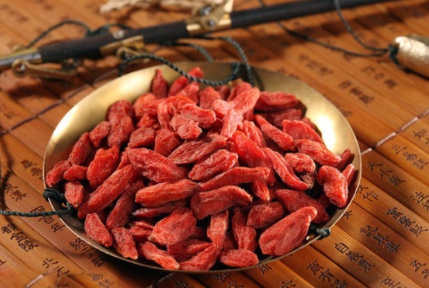 泡水|枸杞泡水好处多，但要注意不能和“它”一起泡，后果你承担不起