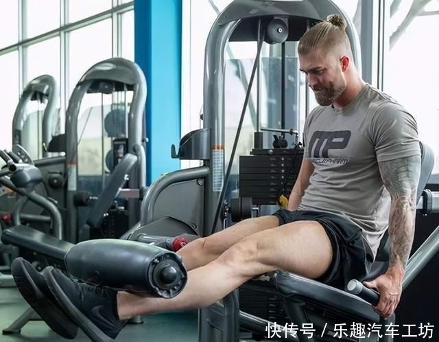 深蹲|人到中年多练腿，练腿补肾又强身，但可惜很多人并不会练腿