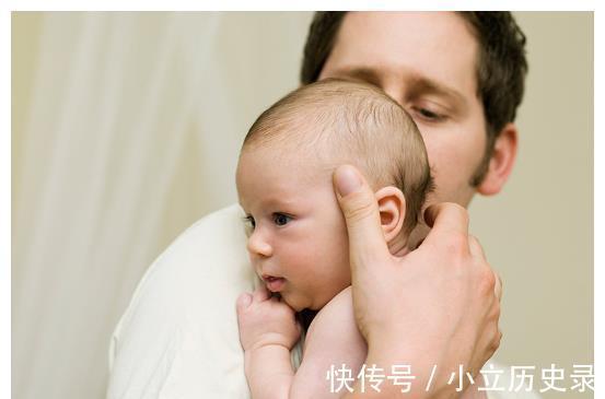 宝宝|如何训练宝宝抬头?可知宝宝头部控制时间表?如何训练宝宝翻身?