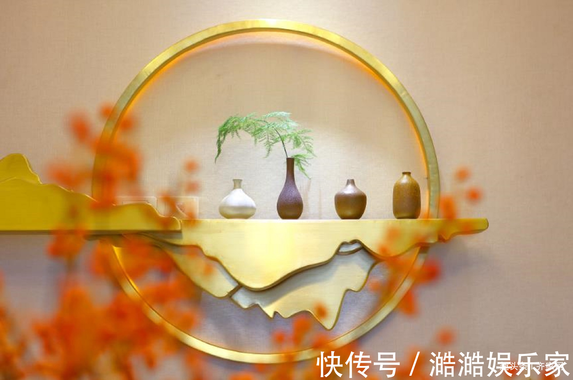 茶室|现代中式复式,花瓣式吊灯,茶室镂空置物隔断,打破中式严肃感!