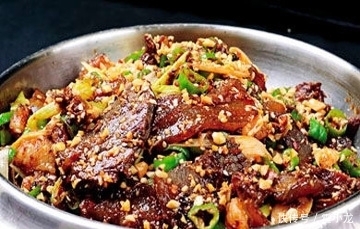 美食|美食推荐:鲜笋辣牛脸、木桶鱼、山水特色火局羊腿制作方法